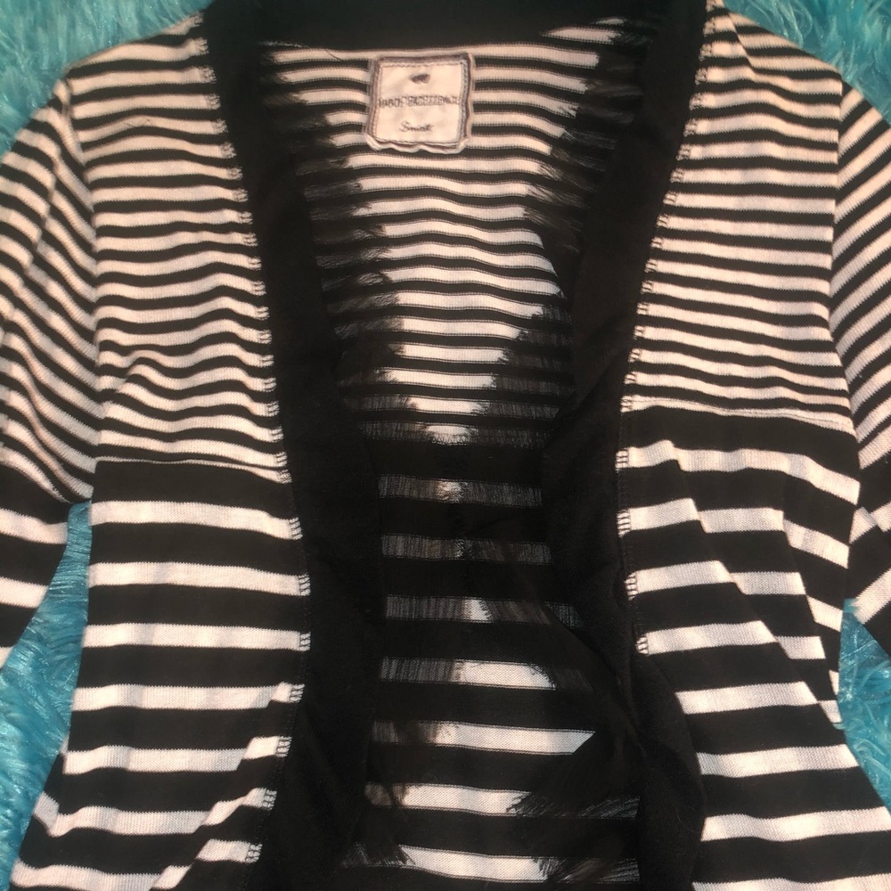 Black and white striped cardigan🖤 - Picture 3 of 4